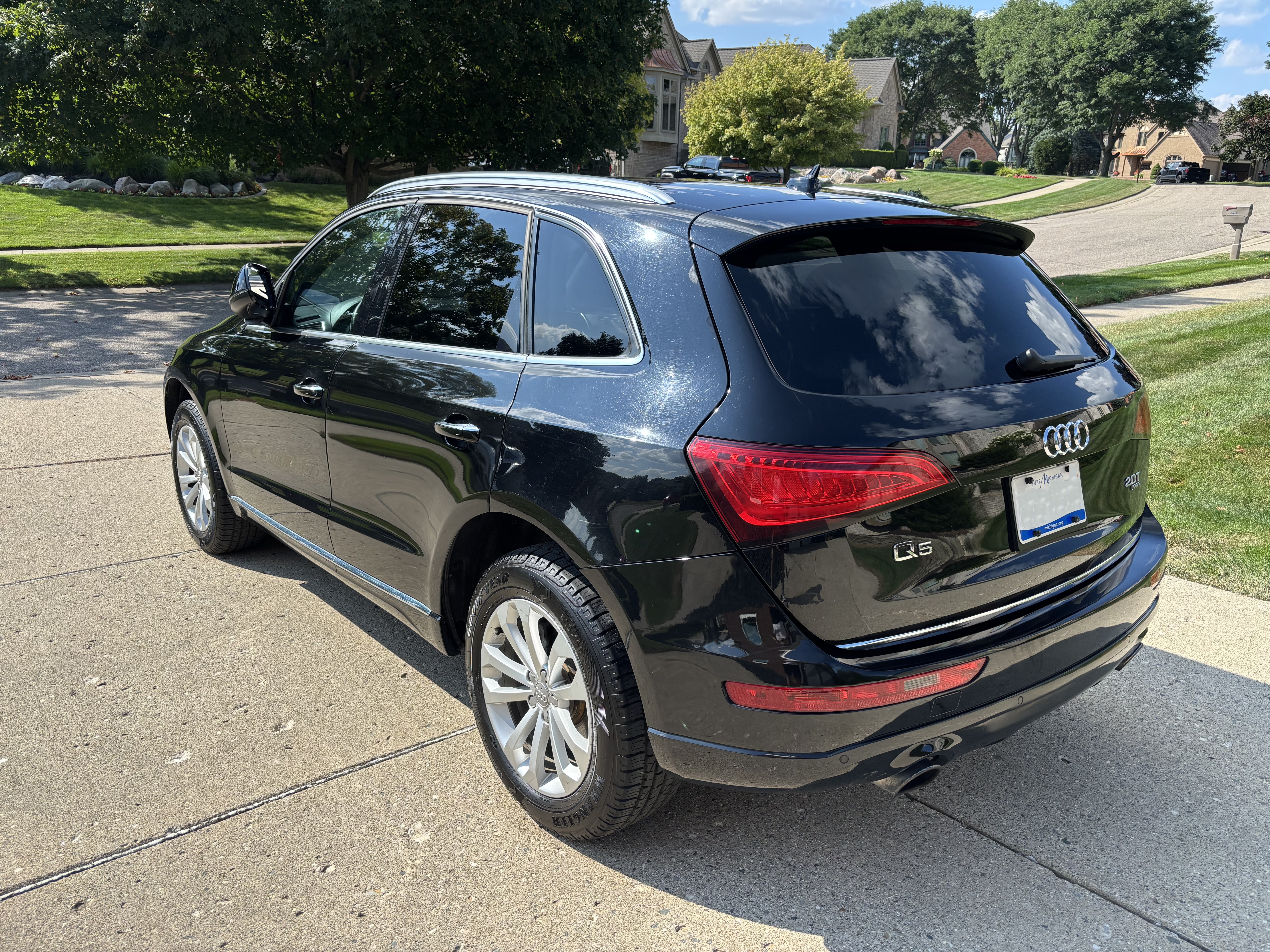Used 2015 Audi Q5 2.0T Premium Plus w/ Technology Package AWD/4WD image 4