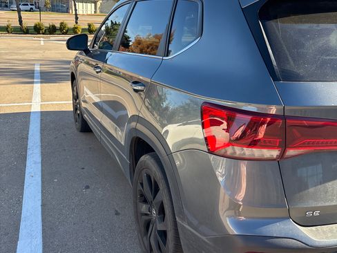 Used 2023 Volkswagen Taos SE image 4