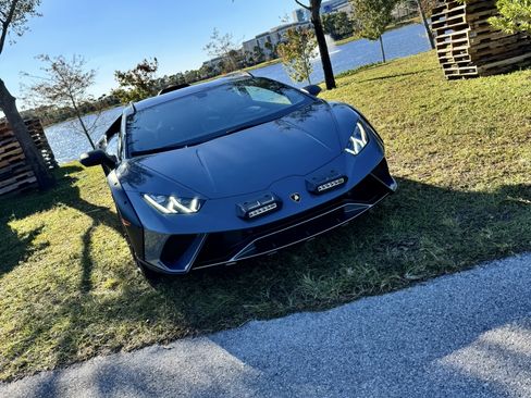 Used 2024 Lamborghini Huracan Sterrato image 11