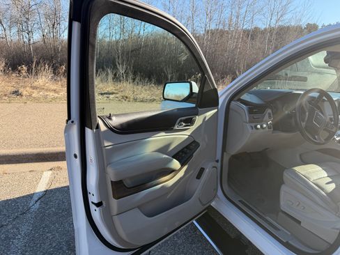 Used 2019 GMC Yukon Denali w/ Denali Ultimate Package image 10