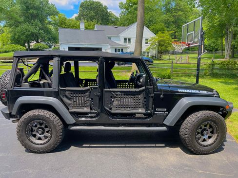 Used 2017 Jeep Wrangler Unlimited Sport w/ Quick Order Package 23S AWD/4WD image 18