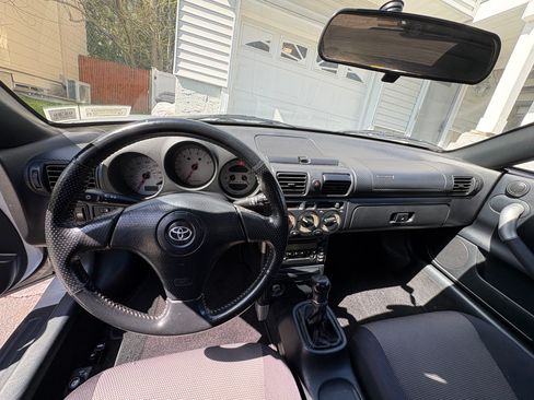 Used 2000 Toyota MR2 RWD image 14