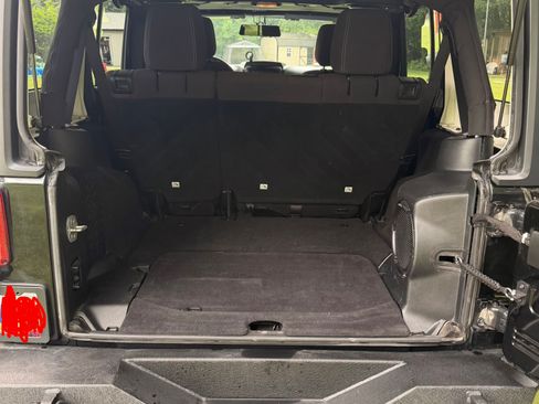 Used 2013 Jeep Wrangler Unlimited Sahara AWD/4WD image 19