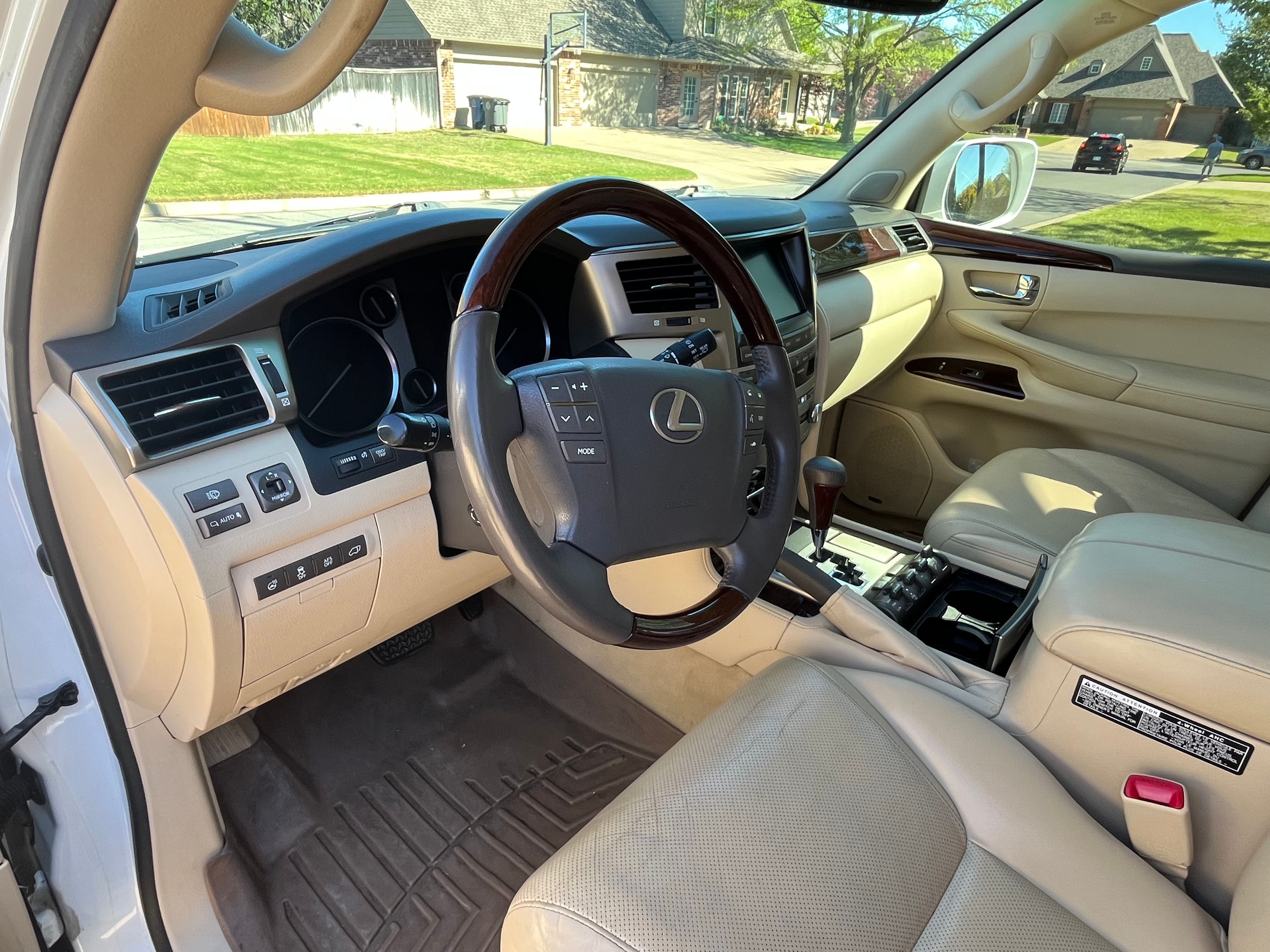 Used 2015 Lexus LX 570 4WD image 6