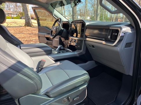 Used 2021 Ford F150 Lariat w/ Equipment Group 502A High image 18