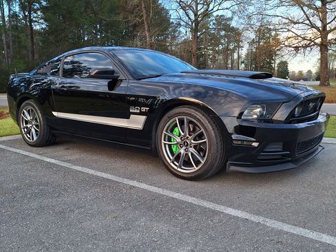 Used 2013 Ford Mustang GT Premium w/ Electronics Pkg image 6