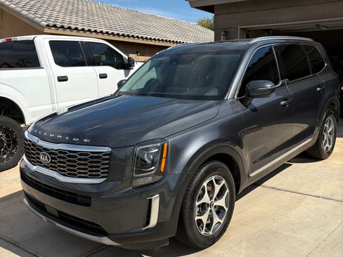 Used 2021 Kia Telluride EX image 2