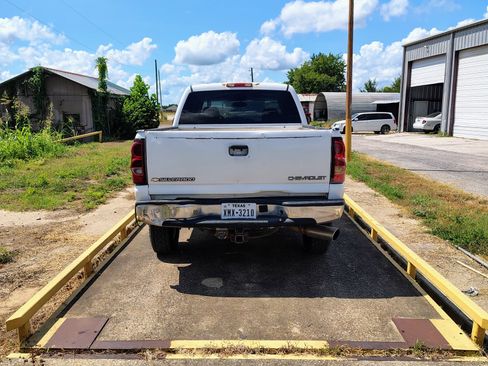 Used 2005 Chevrolet Silverado 2500 LS w/ Heavy-Duty Power Package RWD image 5