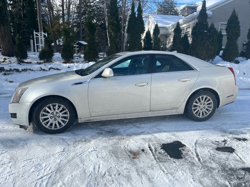 Used 2011 Cadillac CTS Luxury image 2