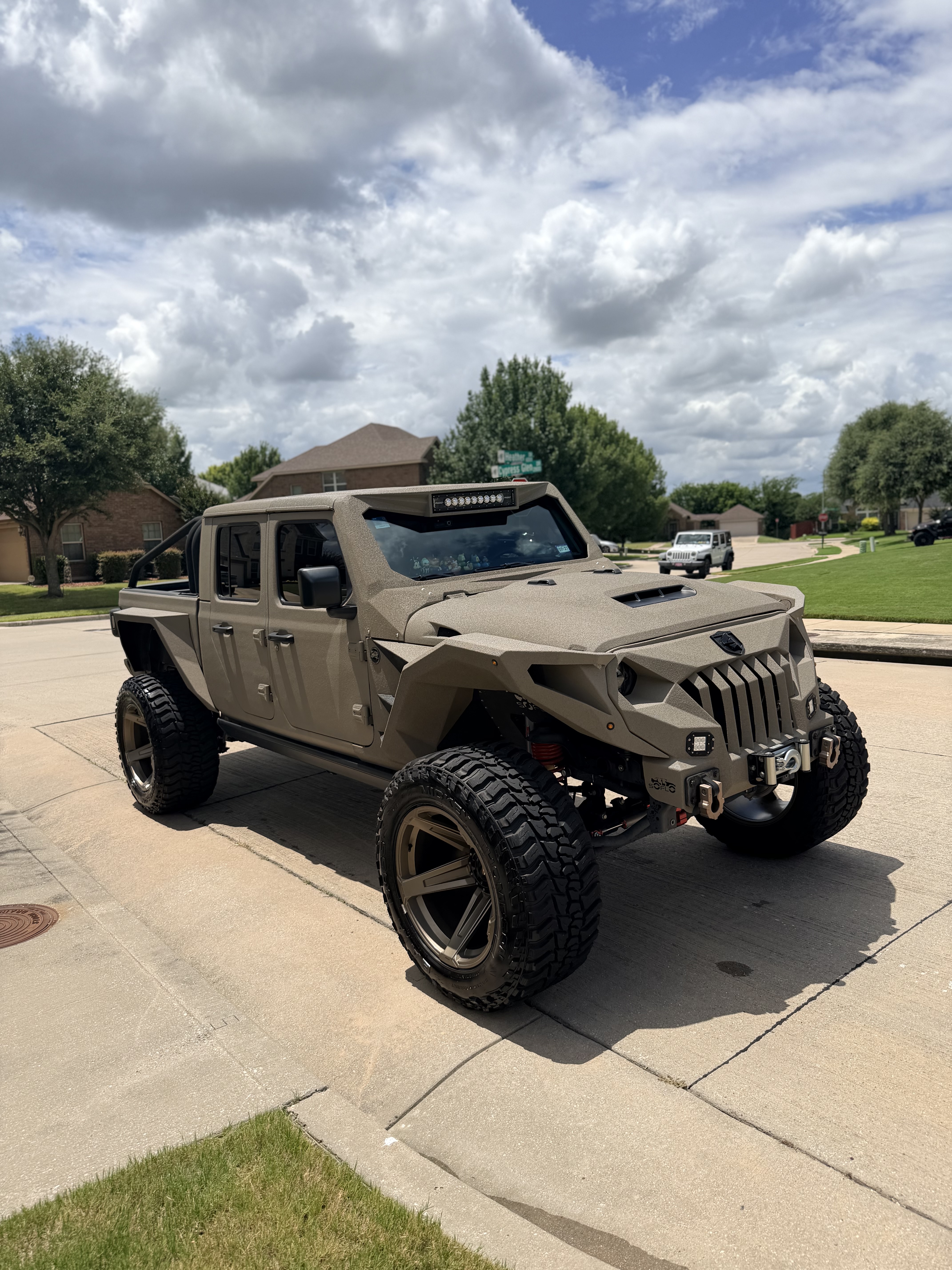 Used 2025 Jeep Gladiator Sport AWD/4WD image 9