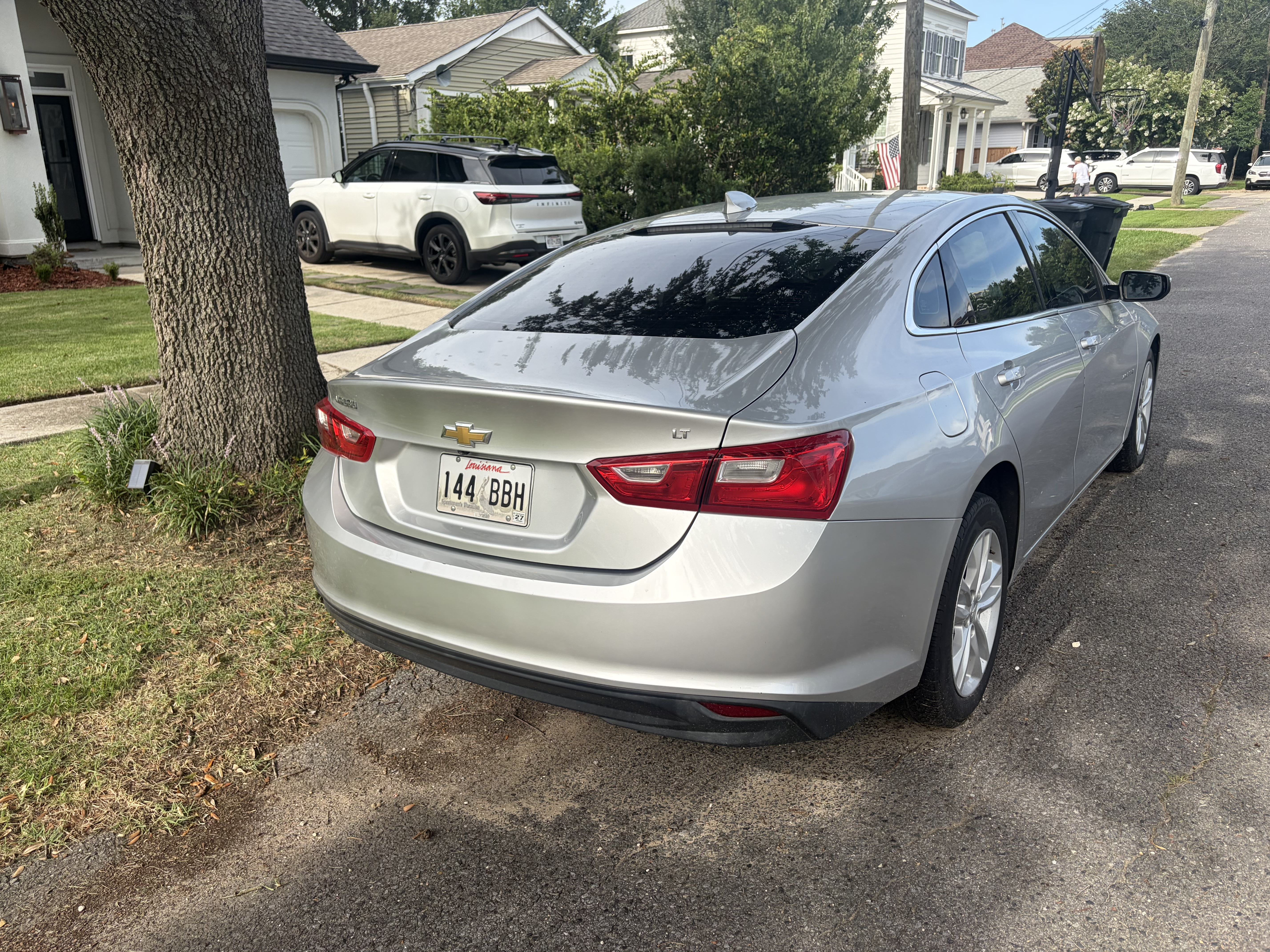Used 2017 Chevrolet Malibu LT w/ Leather Package FWD image 4