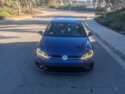 Used 2019 Volkswagen Golf 4-Door image 8