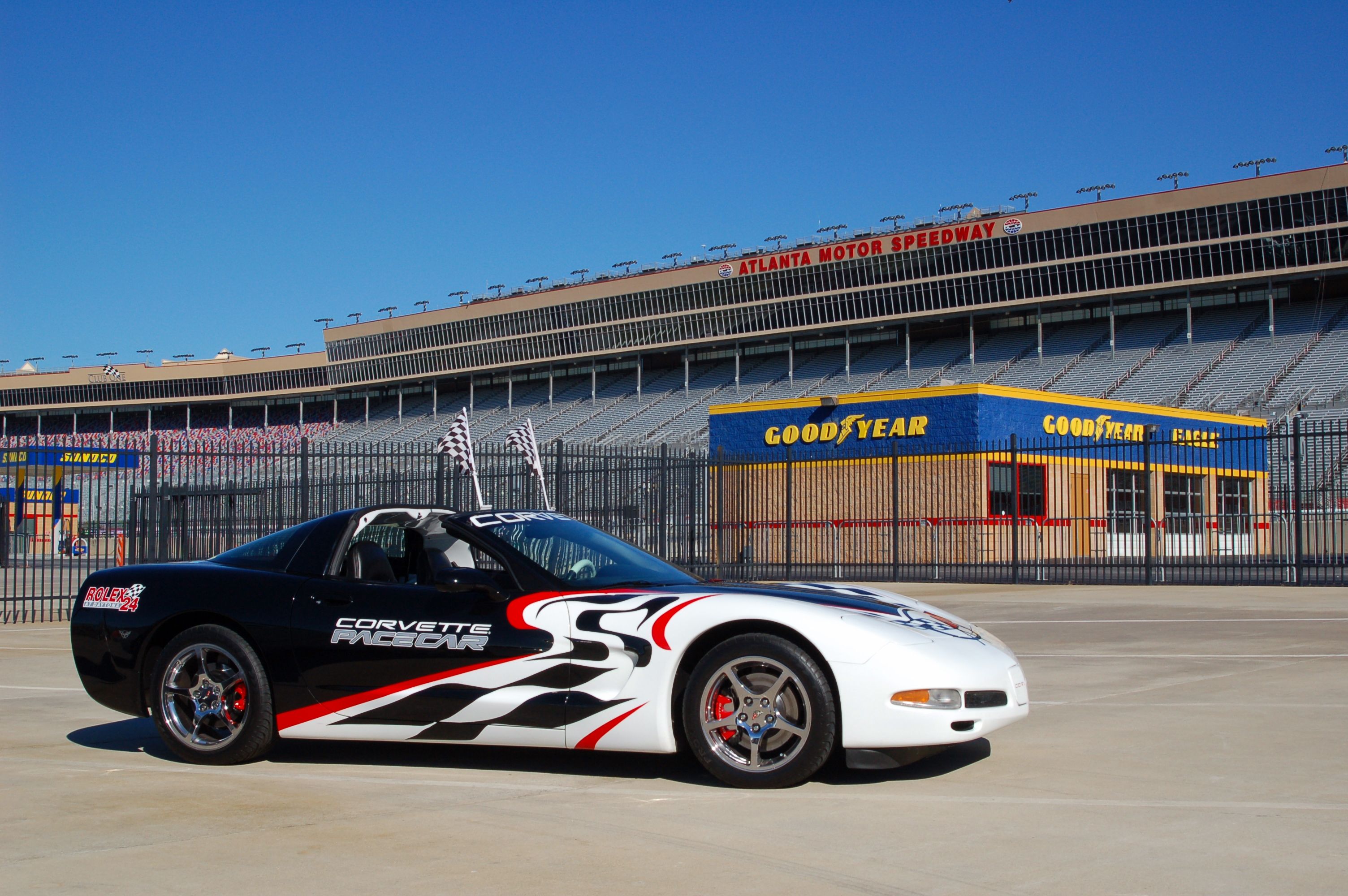 Used 1998 Chevrolet Corvette Coupe w/ Roof Pkg RWD image 2
