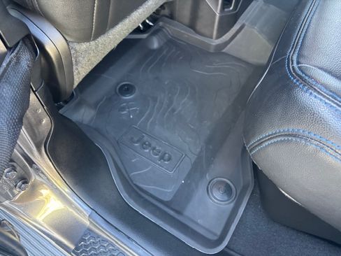 Used 2023 Jeep Gladiator Sport image 25