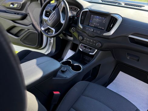 Used 2023 GMC Terrain SLE image 17