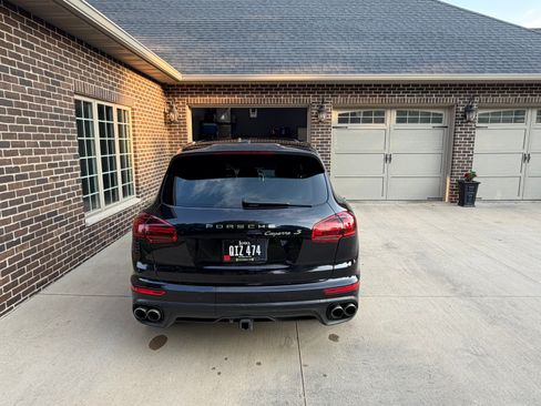 Used 2015 Porsche Cayenne S AWD/4WD image 18