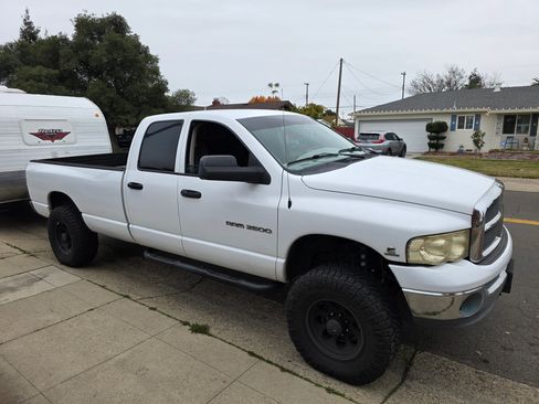 Used 2003 Dodge Ram 2500 Truck SLT image 2