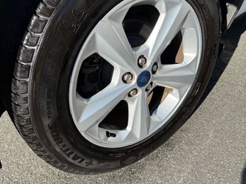 Used 2021 Ford Edge SE w/ Cargo Accessory Package image 17