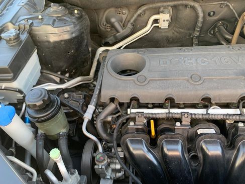 Used 2010 Hyundai Santa Fe GLS image 10