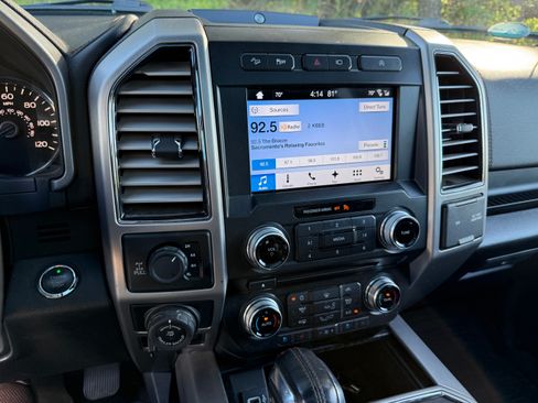 Used 2018 Ford F150 Platinum w/ Equipment Group 701A Luxury image 12