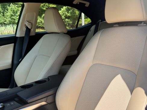 Used 2016 Lexus IS 300 AWD w/ Navigation System Package image 12