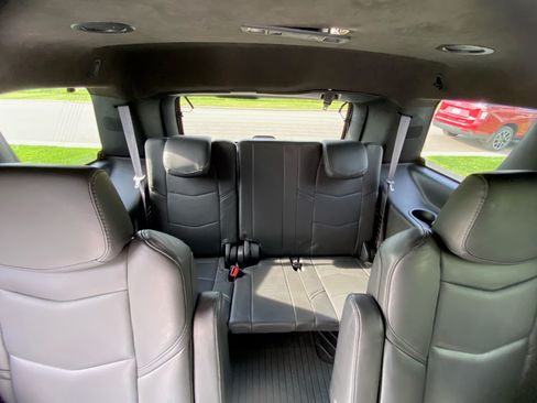 Used 2016 Cadillac Escalade Platinum AWD/4WD image 4
