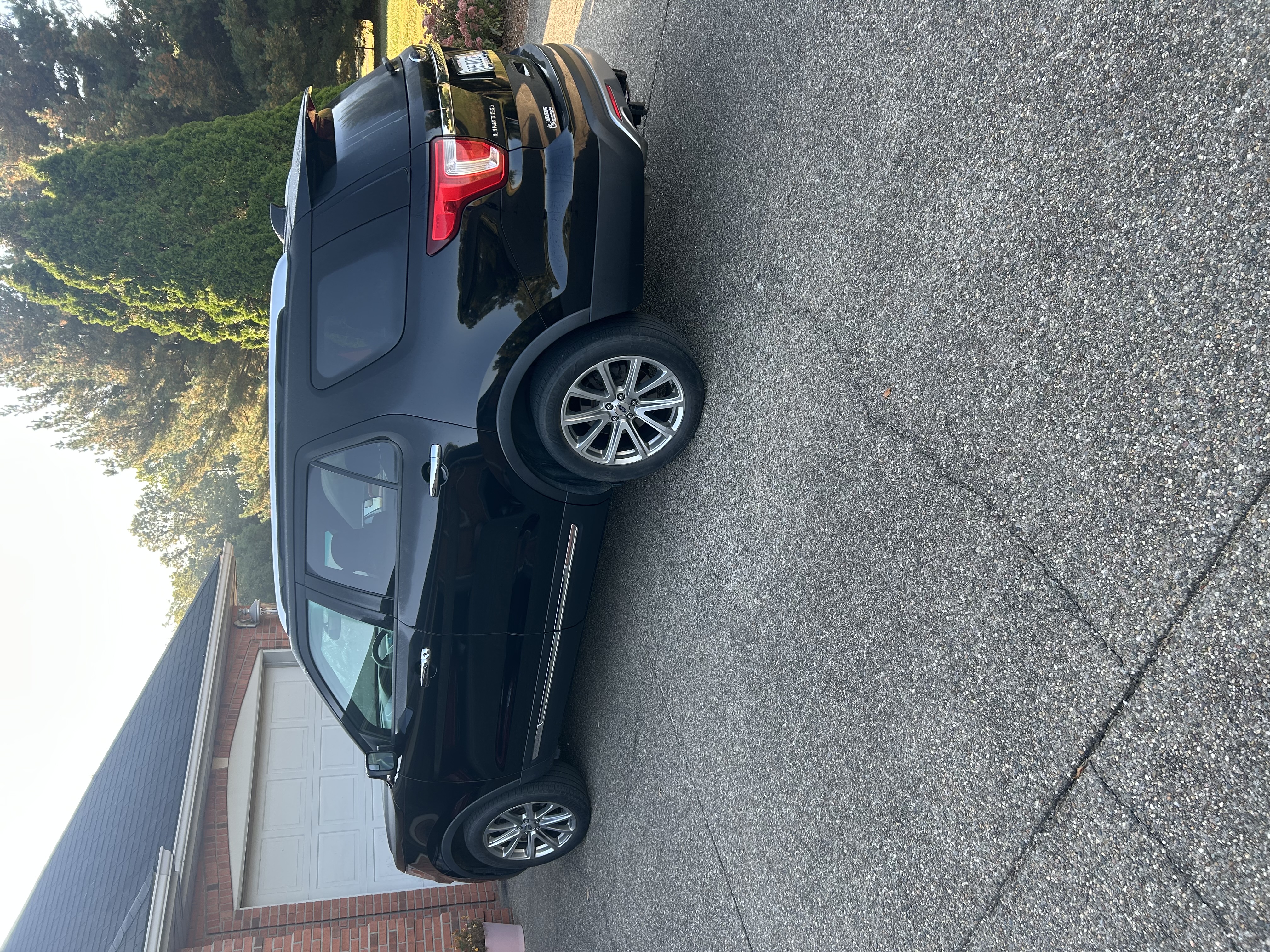 Used 2016 Ford Explorer Limited AWD/4WD image 2