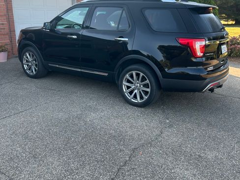 Used 2016 Ford Explorer Limited image 2