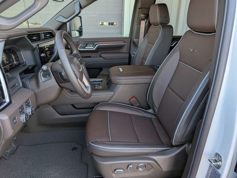 Used 2025 GMC Sierra 3500 Denali image 14