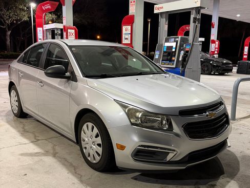 Used 2015 Chevrolet Cruze LS image 1