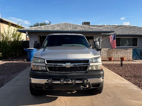 Used 2007 Chevrolet Silverado 2500 LT w/ Heavy-Duty Power Package AWD/4WD image 1