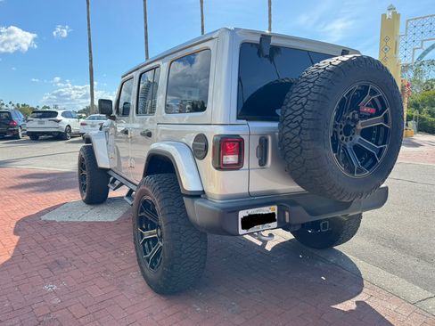 Used 2022 Jeep Wrangler Unlimited Sahara w/ Cold Weather Group image 6