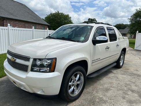 Used 2013 Chevrolet Avalanche LTZ image 15