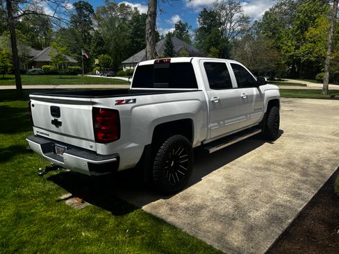 Used 2017 Chevrolet Silverado 1500 LT w/ All Star Edition AWD/4WD image 4