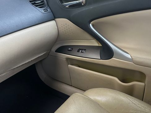 Used 2008 Lexus IS 250 w/ Preferred Accessory Pkg RWD image 17