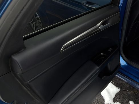 Used 2017 Ford Fusion SE w/ Fusion SE Technology Package image 15