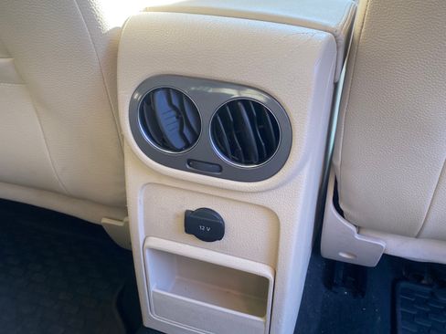 Used 2016 Volkswagen Tiguan SE image 24