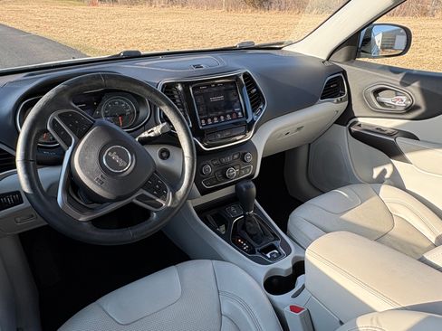 Used 2019 Jeep Cherokee Limited FWD image 9