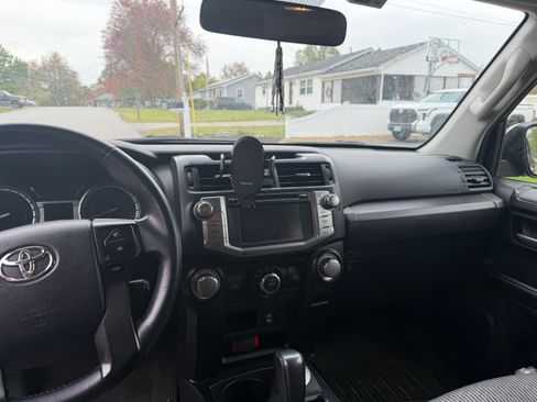 Used 2016 Toyota 4Runner 4WD image 10