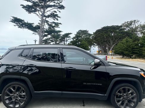 Used 2021 Jeep Compass Latitude FWD image 4