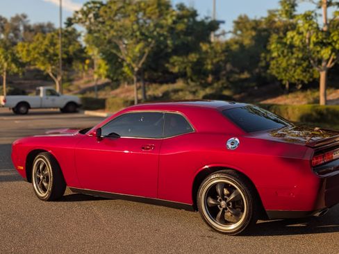 Used 2010 Dodge Challenger R/T image 4