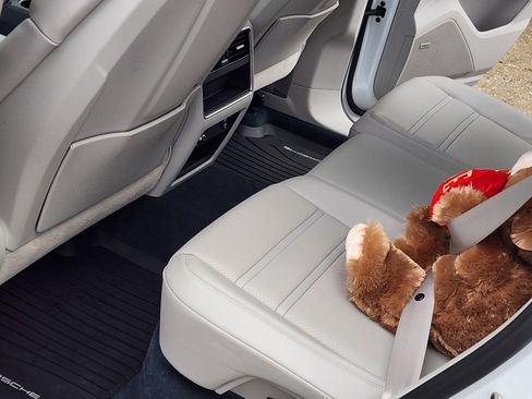 Used 2023 Porsche Cayenne Platinum Edition image 22