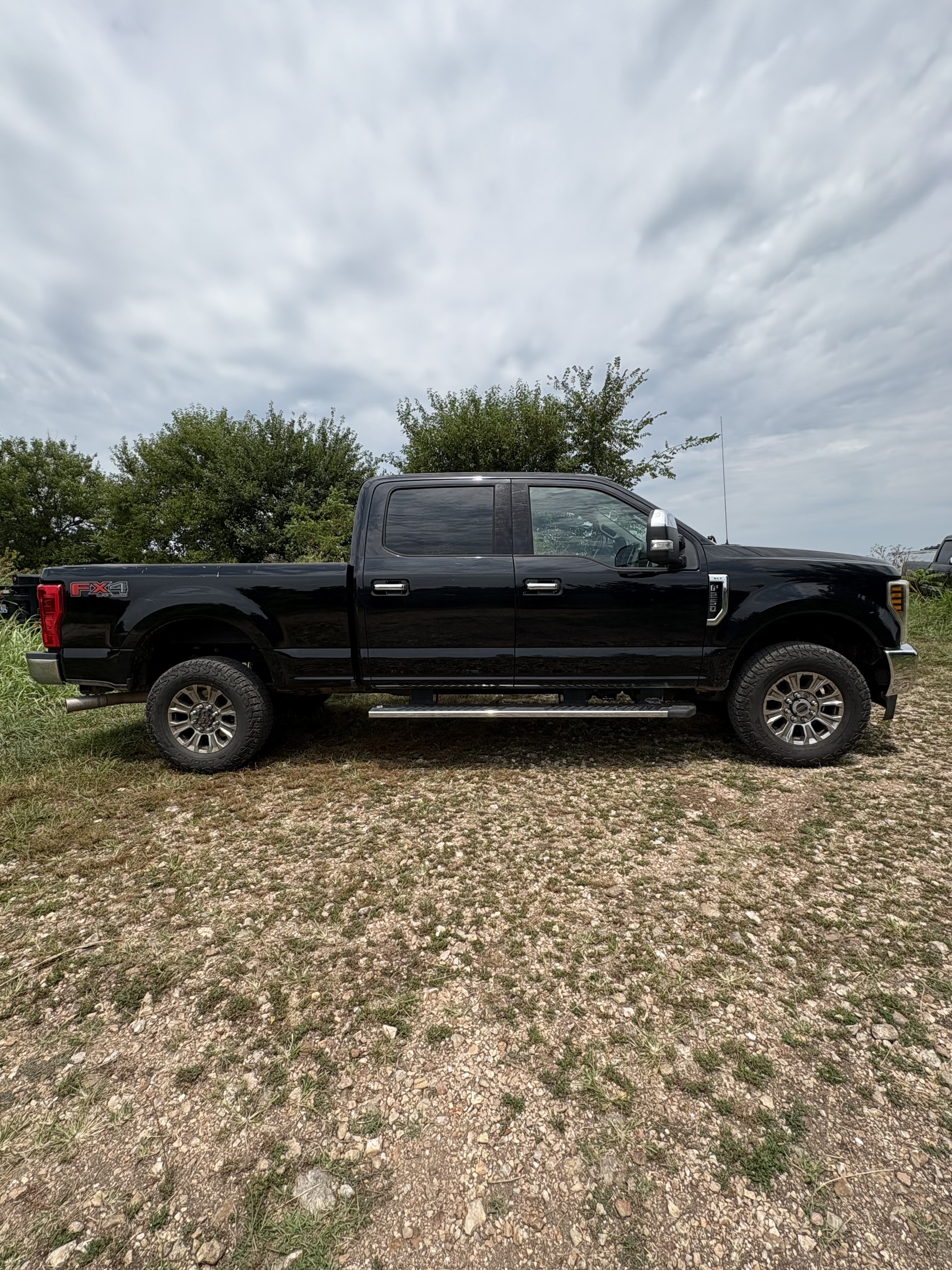 Used 2018 Ford F250 XLT w/ XLT Premium Package AWD/4WD image 2