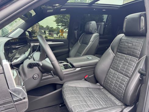 Used 2025 Cadillac Escalade V w/ LPO, ONYX Package AWD/4WD image 9