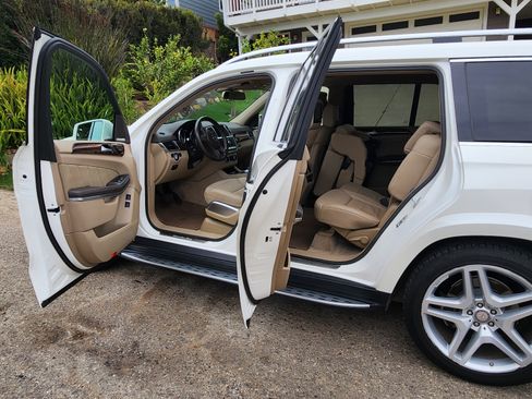 Used 2014 Mercedes-Benz GL 550 4MATIC image 12