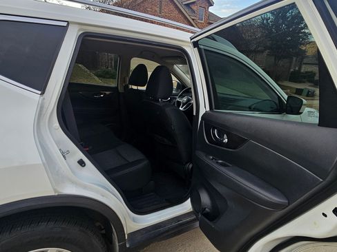 Used 2019 Nissan Rogue SV image 8