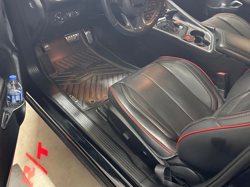 Used 2017 Dodge Challenger R/T image 6