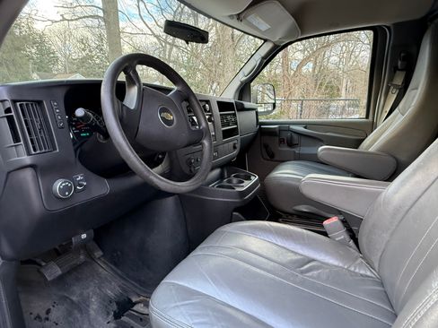 Used 2013 Chevrolet Express 2500 image 4