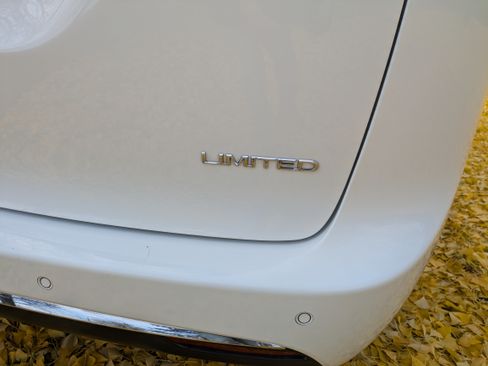 Used 2019 Chrysler Pacifica Limited image 29