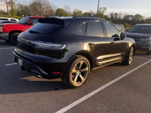 Used 2023 Porsche Macan Turbo image 5